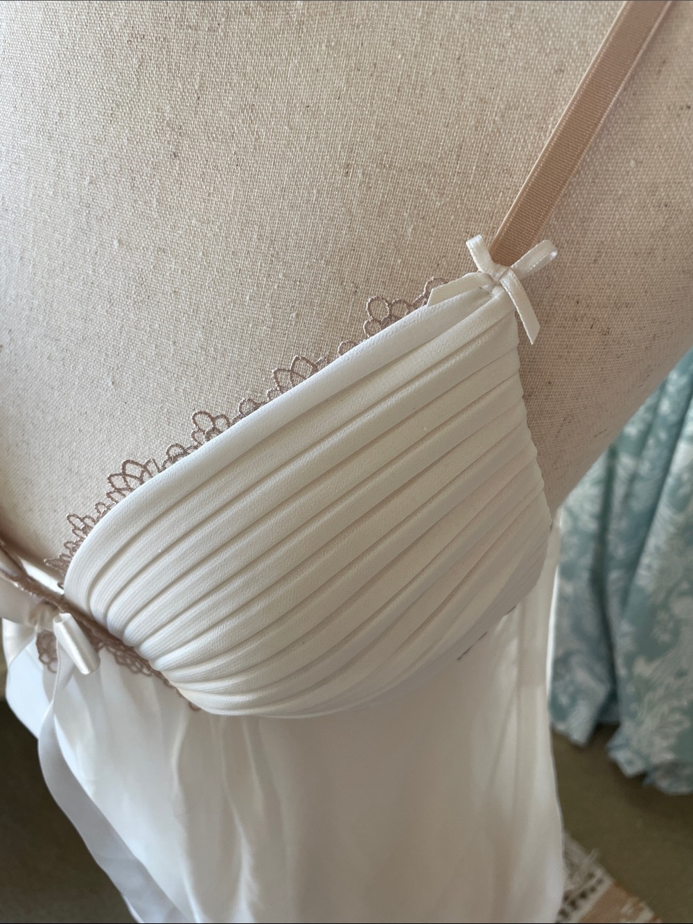 Linea Donatella white dainty lingerie night slip - Picture 5 of 8